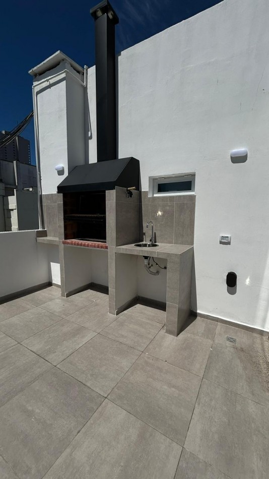 DEPARTAMENTO 2 AMB AL FRENTE CON QUINCHO, PARRILLA Y 2 TERRAZAS CON VISTA LATERAL AL MAR EN ALDREY