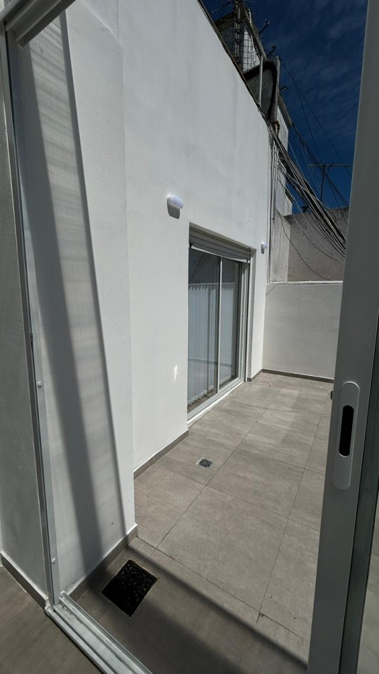 DEPARTAMENTO 2 AMB AL FRENTE CON QUINCHO, PARRILLA Y 2 TERRAZAS CON VISTA LATERAL AL MAR EN ALDREY