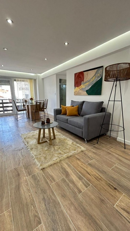 DEPARTAMENTO 2 AMB AL FRENTE CON BALCON, COCHERA, DEPENDENCIA, 2 BALCONES Y VISTA PLENA AL MAR EN PUNTA IGLESIA