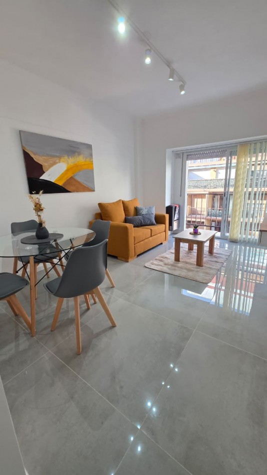 DEPARTAMENTO 2 AMBIENTES AL FRENTE CON BALCON Y VISTA A PLAZA COLON