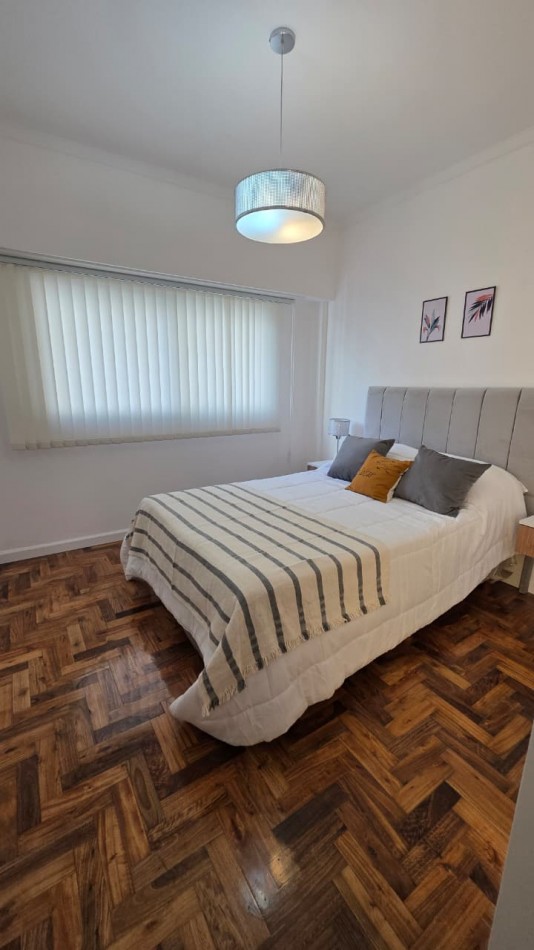 DEPARTAMENTO 2 AMBIENTES AL FRENTE CON BALCON Y VISTA A PLAZA COLON