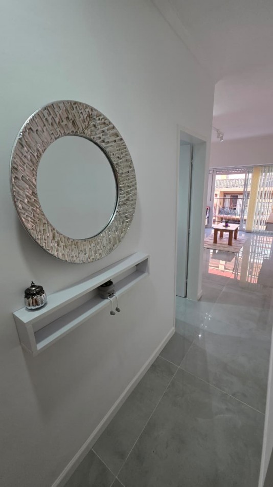 DEPARTAMENTO 2 AMBIENTES AL FRENTE CON BALCON Y VISTA A PLAZA COLON