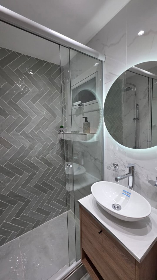 DEPARTAMENTO 2 AMBIENTES AL FRENTE CON BALCON Y VISTA A PLAZA COLON