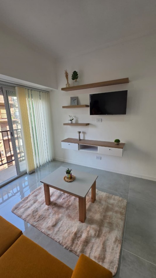 DEPARTAMENTO 2 AMBIENTES AL FRENTE CON BALCON Y VISTA A PLAZA COLON