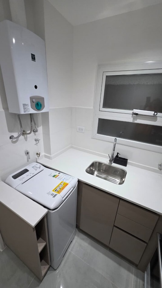 DEPARTAMENTO 2 AMBIENTES AL FRENTE CON BALCON Y VISTA A PLAZA COLON