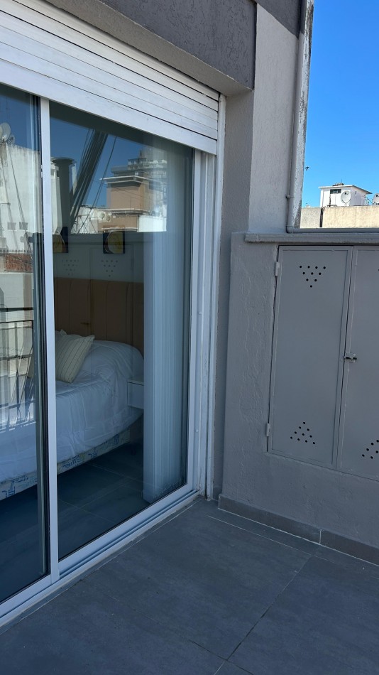 DEPARTAMENTO 2 AMB AL FRENTE CON BALCON TERRAZA, A 150MTS DE PLAZA COLON 