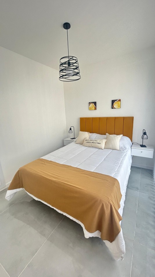 DEPARTAMENTO 2 AMB AL FRENTE CON BALCON TERRAZA, A 150MTS DE PLAZA COLON 