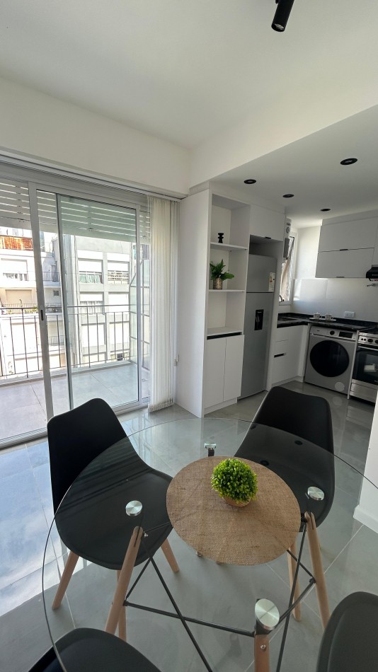 DEPARTAMENTO 2 AMB AL FRENTE CON BALCON TERRAZA, A 150MTS DE PLAZA COLON 