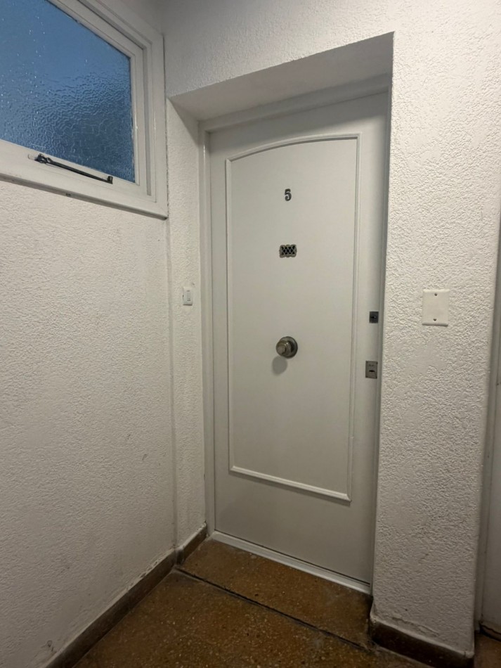 DEPARTAMENTO 3 AMBIENTES AL FONDO CON 2 PATIOS EN ALDREY VENDE Y PERMUTA