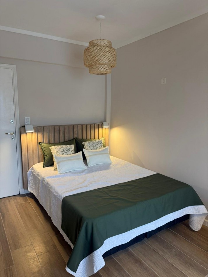 DEPARTAMENTO 1 AMBIENTE CON BALCON A LA CALLE Y VISTA LATERAL A PLAZA MITRE