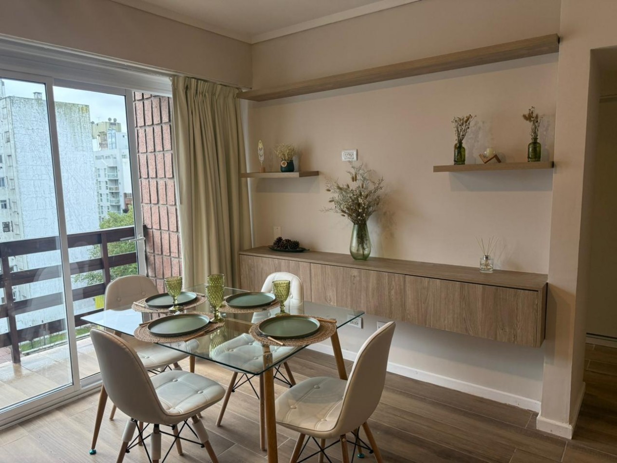 DEPARTAMENTO 1 AMBIENTE CON BALCON A LA CALLE Y VISTA LATERAL A PLAZA MITRE