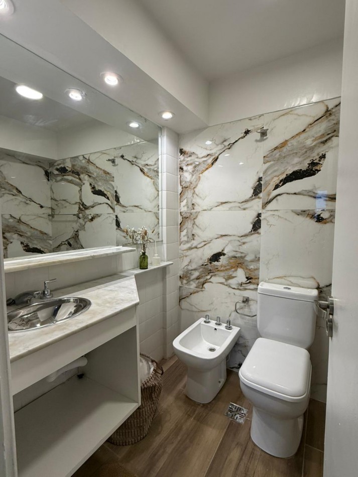 DEPARTAMENTO 1 AMBIENTE CON BALCON A LA CALLE Y VISTA LATERAL A PLAZA MITRE