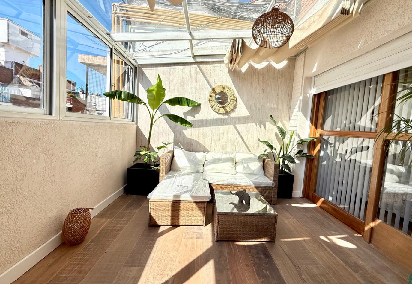 DEPARTAMENTO 3 AMBIENTES A LA CALLE C BALCON TERRAZA TIPO JARDIN DE INVIERNO