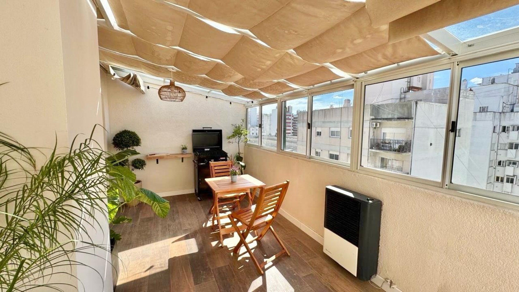 DEPARTAMENTO 3 AMBIENTES A LA CALLE C BALCON TERRAZA TIPO JARDIN DE INVIERNO