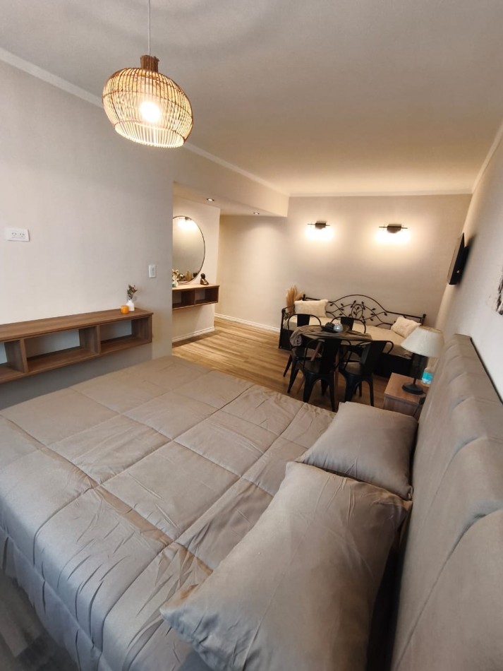 DEPARTAMENTO 1 AMBIENTE AL CONTRAFRENTE ABIERTO EN PLAZA MITRE