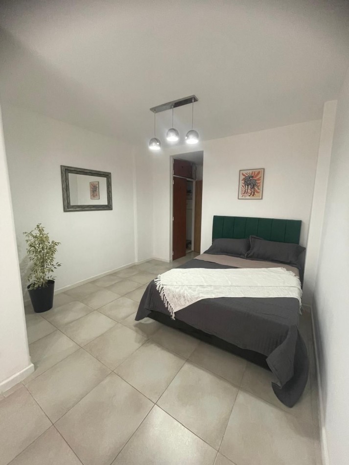 DEPARTAMENTO 1 AMBIENTE CON BALCON SALIENTE A LA CALLE,TOTALMENTE AMOBLADO Y EQUIPADO EN PLAZA COLON