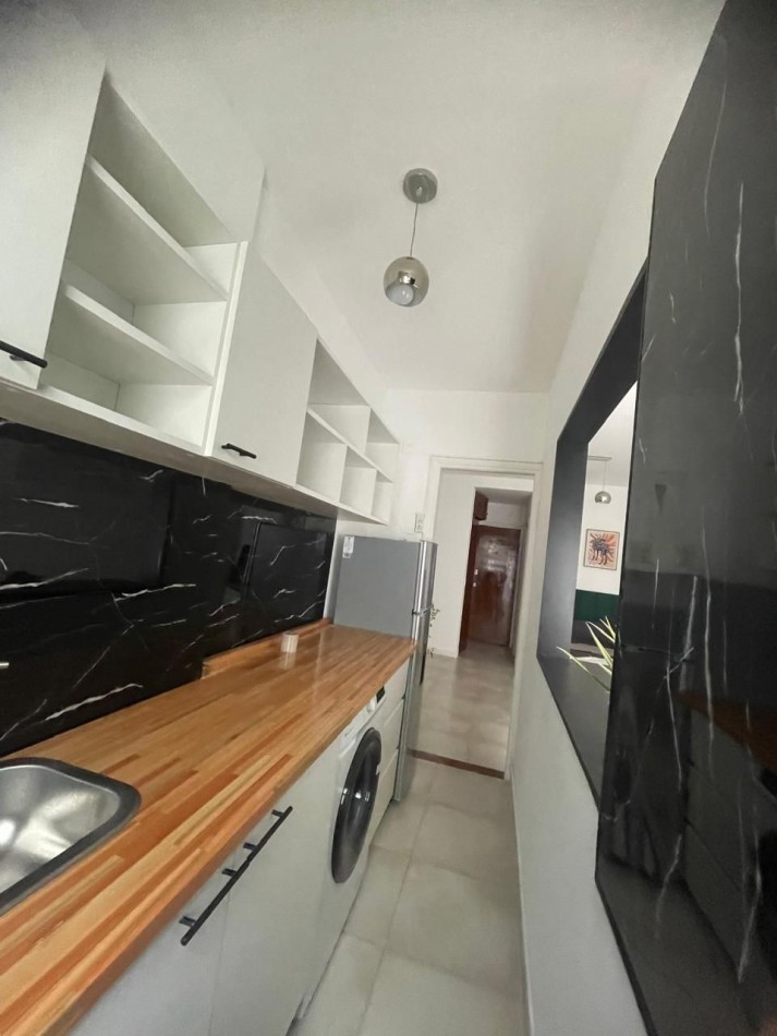 DEPARTAMENTO 1 AMBIENTE CON BALCON SALIENTE A LA CALLE,TOTALMENTE AMOBLADO Y EQUIPADO EN PLAZA COLON