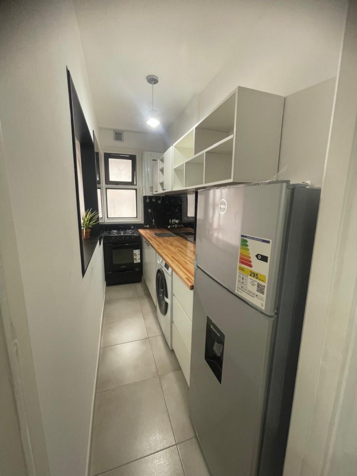 DEPARTAMENTO 1 AMBIENTE CON BALCON SALIENTE A LA CALLE,TOTALMENTE AMOBLADO Y EQUIPADO EN PLAZA COLON