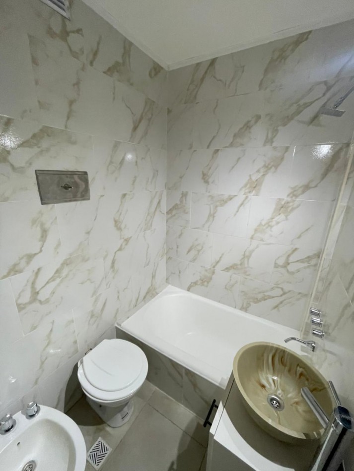 DEPARTAMENTO 1 AMBIENTE CON BALCON SALIENTE A LA CALLE,TOTALMENTE AMOBLADO Y EQUIPADO EN PLAZA COLON