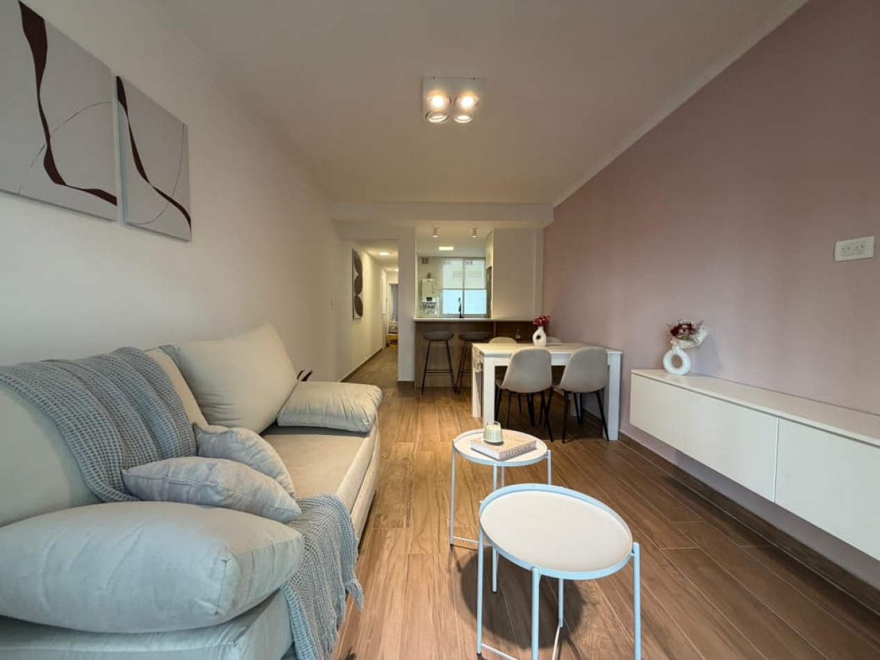 DEPARTAMENTO 2 AMBIENTES A LA CALLE CON BALCON SALIENTE EN PLAZA MITRE