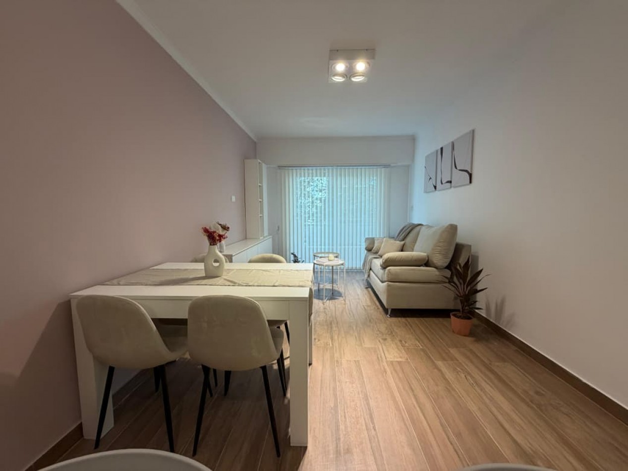 DEPARTAMENTO 2 AMBIENTES A LA CALLE CON BALCON SALIENTE EN PLAZA MITRE