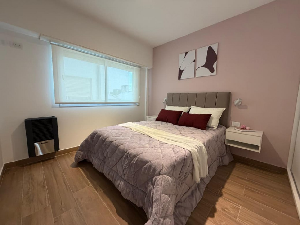 DEPARTAMENTO 2 AMBIENTES A LA CALLE CON BALCON SALIENTE EN PLAZA MITRE