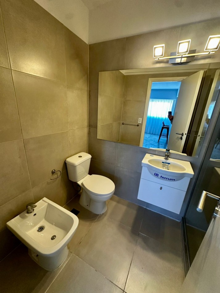 DEPARTAMENTO 1 AMBIENTE AL CONTRAFRENTE ABIERTO CON VENTANAL EN ALDREY