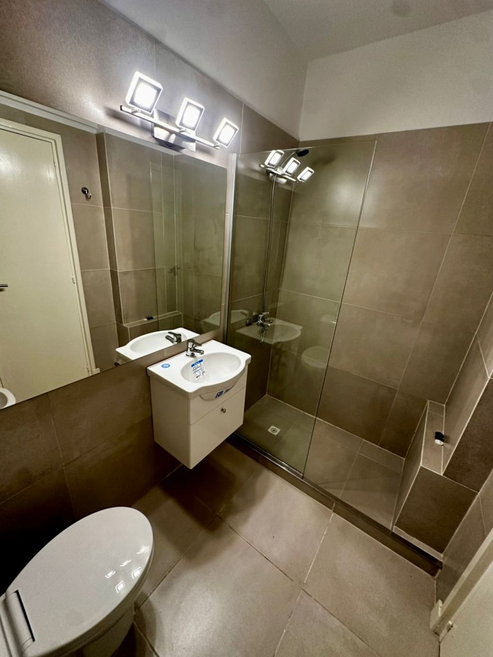 DEPARTAMENTO 1 AMBIENTE AL CONTRAFRENTE ABIERTO CON VENTANAL EN ALDREY