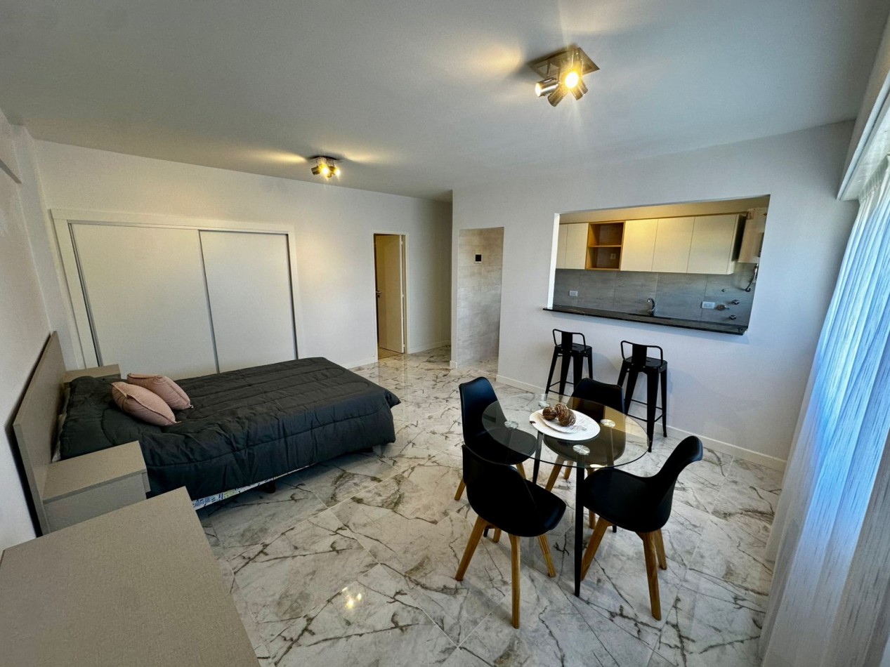 DEPARTAMENTO 1 AMBIENTE AL CONTRAFRENTE ABIERTO CON VENTANAL EN ALDREY