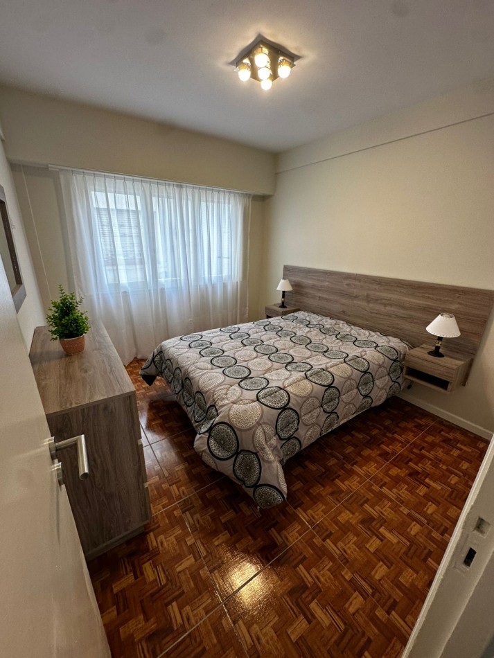 DEPARTAMENTO 2 AMBIENTES A LA CALLE CON BALCON SALIENTE EN EL CENTRO