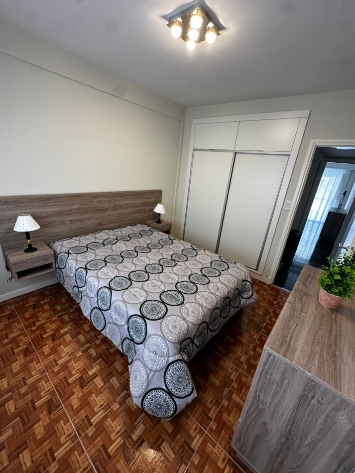 DEPARTAMENTO 2 AMBIENTES A LA CALLE CON BALCON SALIENTE EN EL CENTRO