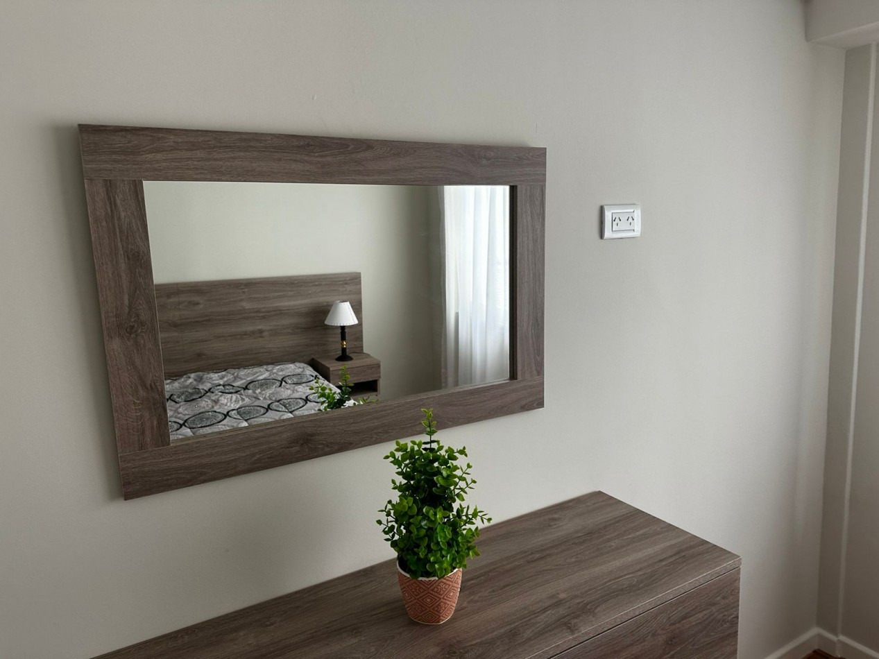 DEPARTAMENTO 2 AMBIENTES A LA CALLE CON BALCON SALIENTE EN EL CENTRO