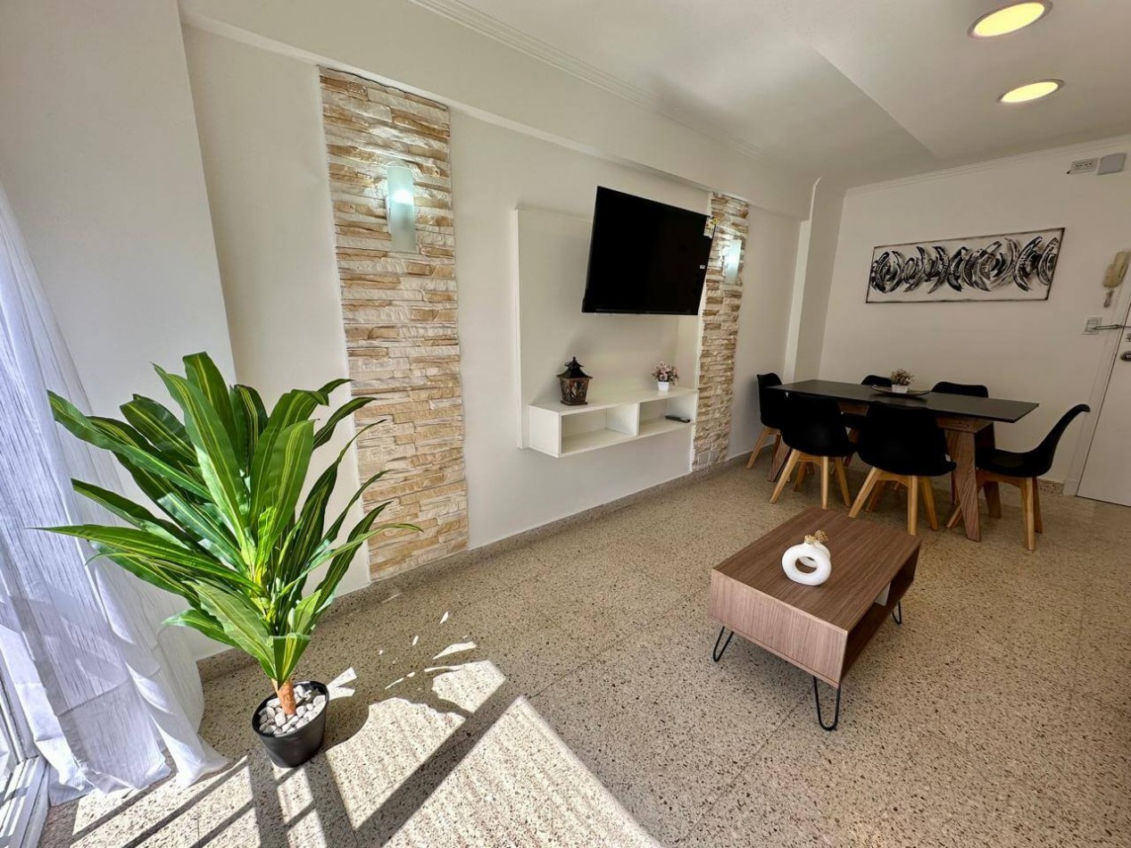 DEPARTAMENTO 2 AMBIENTES CON DEPENDENCIA Y VISTA LATERAL AL MAR EN EDIFICIO PALACIO EDEN