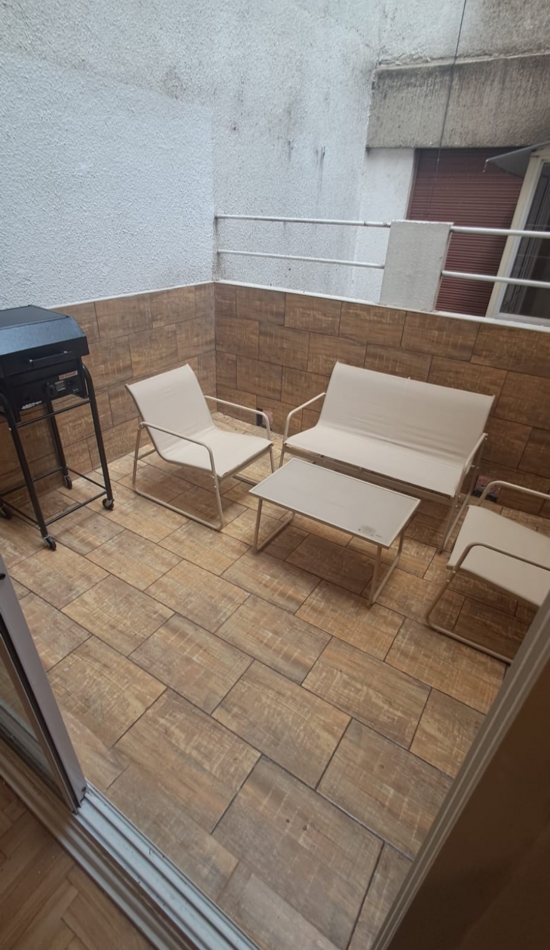 DEPARTAMENTO 2 AMBIENTES AL CONTRAFRENTE BALCON SALIENTE Y PATIO EN EL CENTRO