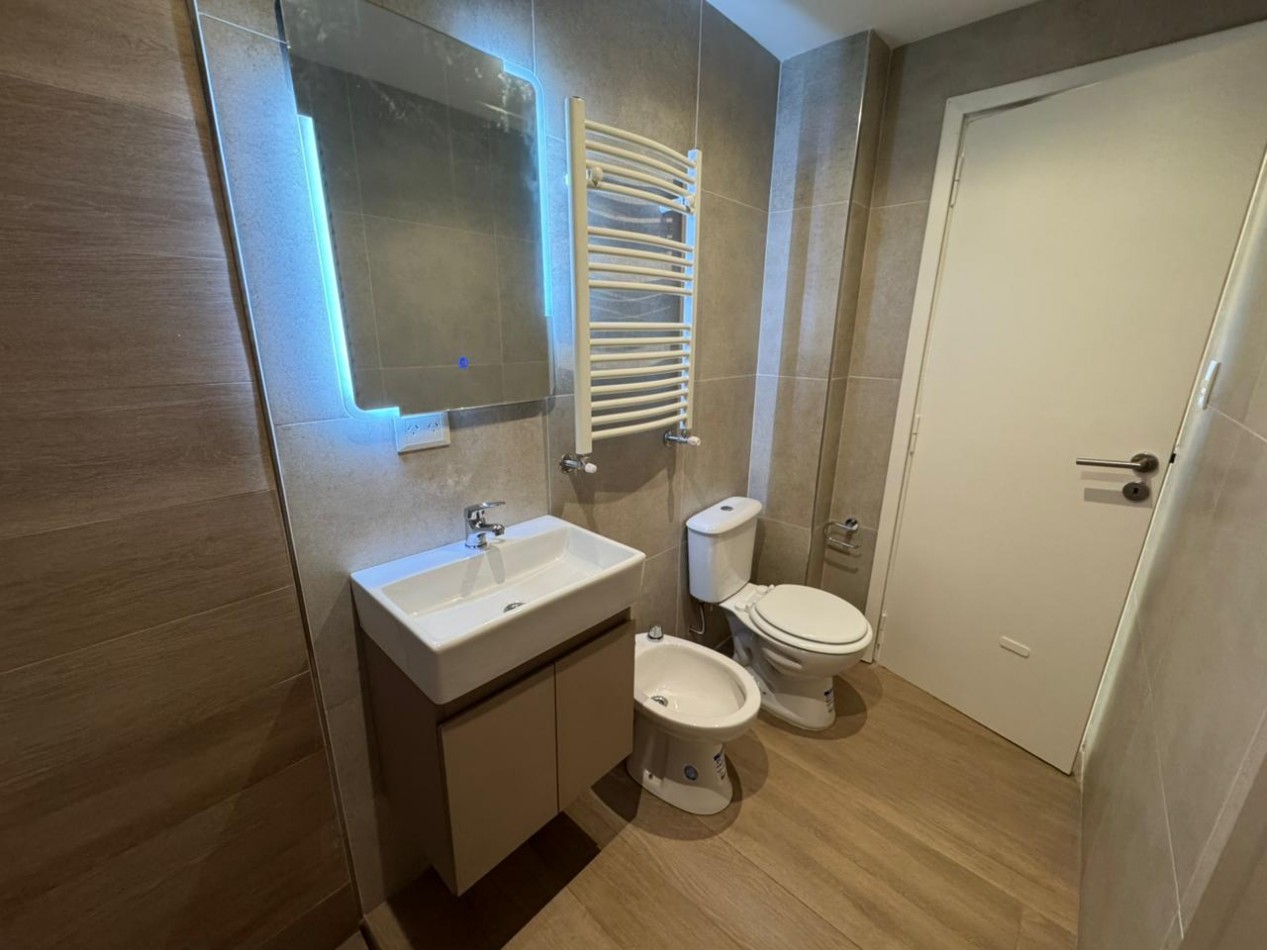 DEPARTAMENTO 3 AMBIENTES AL FRENTE CON BALCON EN PLAZA COLON