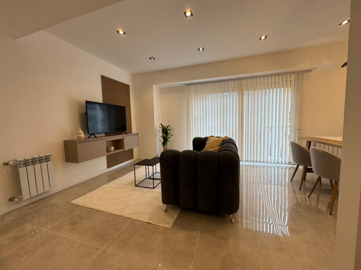 DEPARTAMENTO 3 AMBIENTES AL FRENTE CON BALCON EN PLAZA COLON