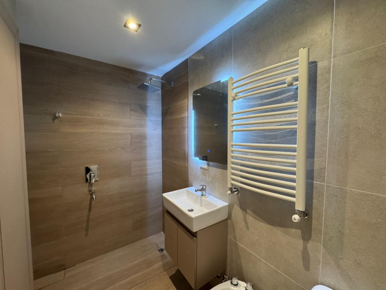 DEPARTAMENTO 3 AMBIENTES AL FRENTE CON BALCON EN PLAZA COLON