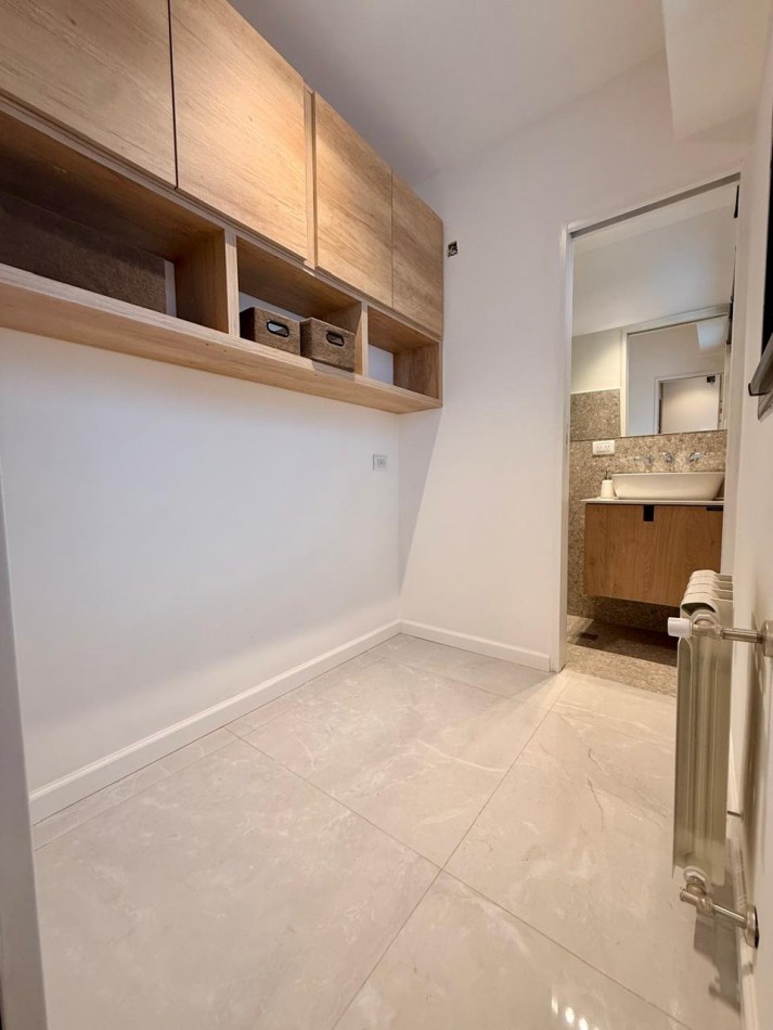 DEPARTAMENTO 3 AMBIENTES CON DEPENDENCIA AL LATERAL ABIERTO EN PLAZA COLON