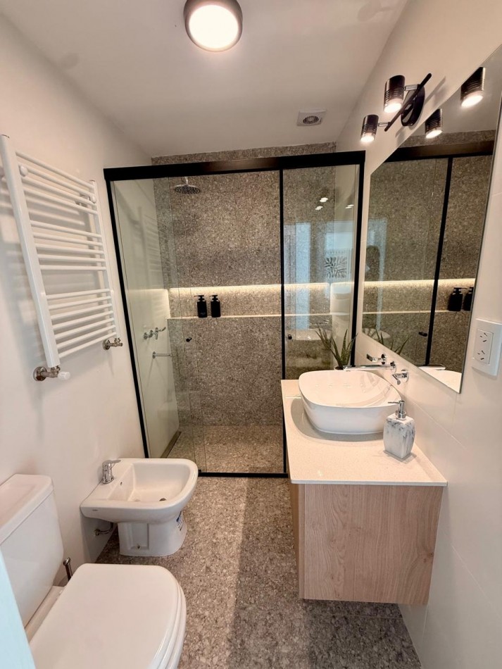 DEPARTAMENTO 3 AMBIENTES CON DEPENDENCIA AL LATERAL ABIERTO EN PLAZA COLON