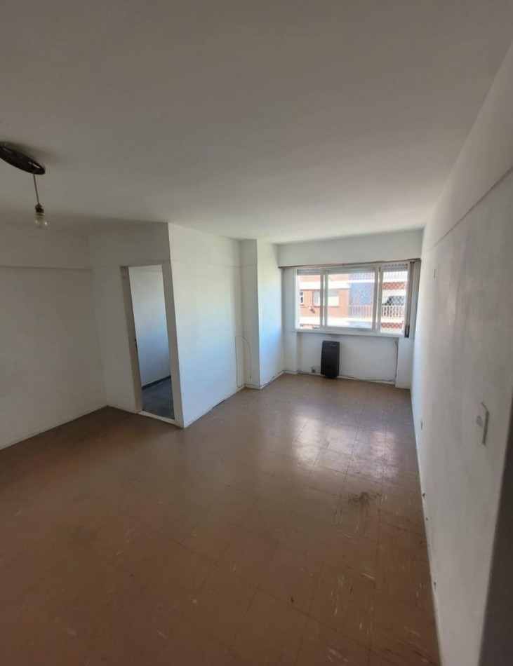 DEPARTAMENTO 2 AMBIENTES TODO EXTERNO CON VENTANA A LA CALLE EN ESTADO ORIGINAL EN ALDREY