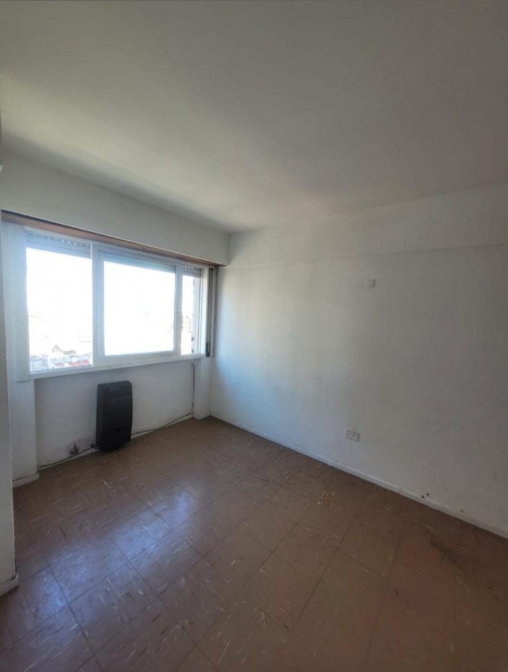 DEPARTAMENTO 2 AMBIENTES TODO EXTERNO CON VENTANA A LA CALLE EN ESTADO ORIGINAL EN ALDREY