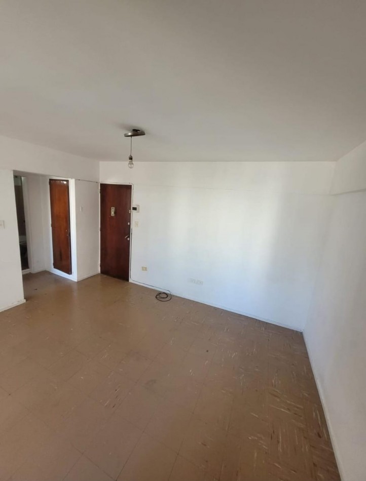 DEPARTAMENTO 2 AMBIENTES TODO EXTERNO CON VENTANA A LA CALLE EN ESTADO ORIGINAL EN ALDREY
