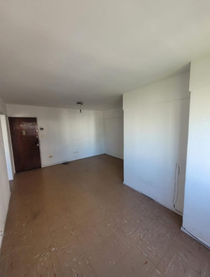 DEPARTAMENTO 2 AMBIENTES TODO EXTERNO CON VENTANA A LA CALLE EN ESTADO ORIGINAL EN ALDREY