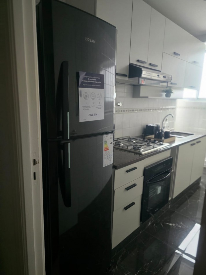 DEPARTAMENTO 2 AMBIENTES AL FRENTE CON DEPENDENCIA, BALCON Y VISTA A PLAZA COLON