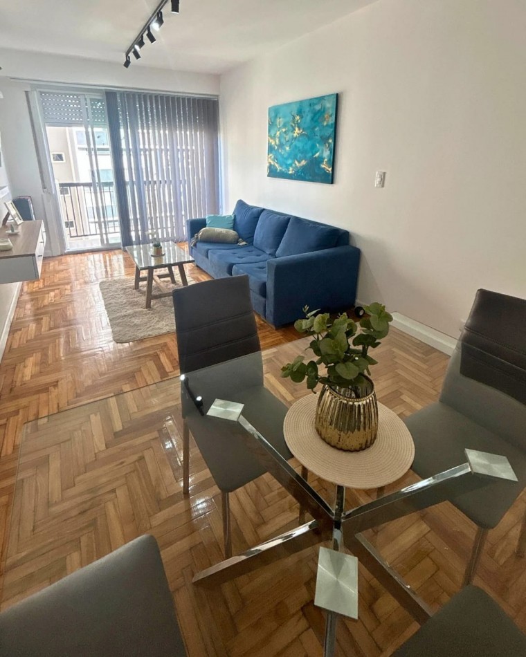 DEPARTAMENTO 2 AMBIENTES AL FRENTE CON DEPENDENCIA, BALCON Y VISTA A PLAZA COLON