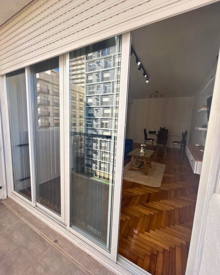 DEPARTAMENTO 2 AMBIENTES AL FRENTE CON DEPENDENCIA, BALCON Y VISTA A PLAZA COLON