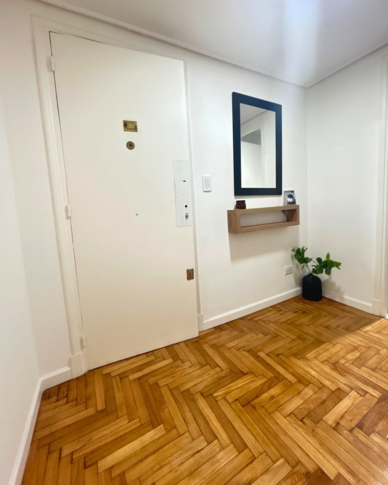 DEPARTAMENTO 2 AMBIENTES AL FRENTE CON DEPENDENCIA, BALCON Y VISTA A PLAZA COLON