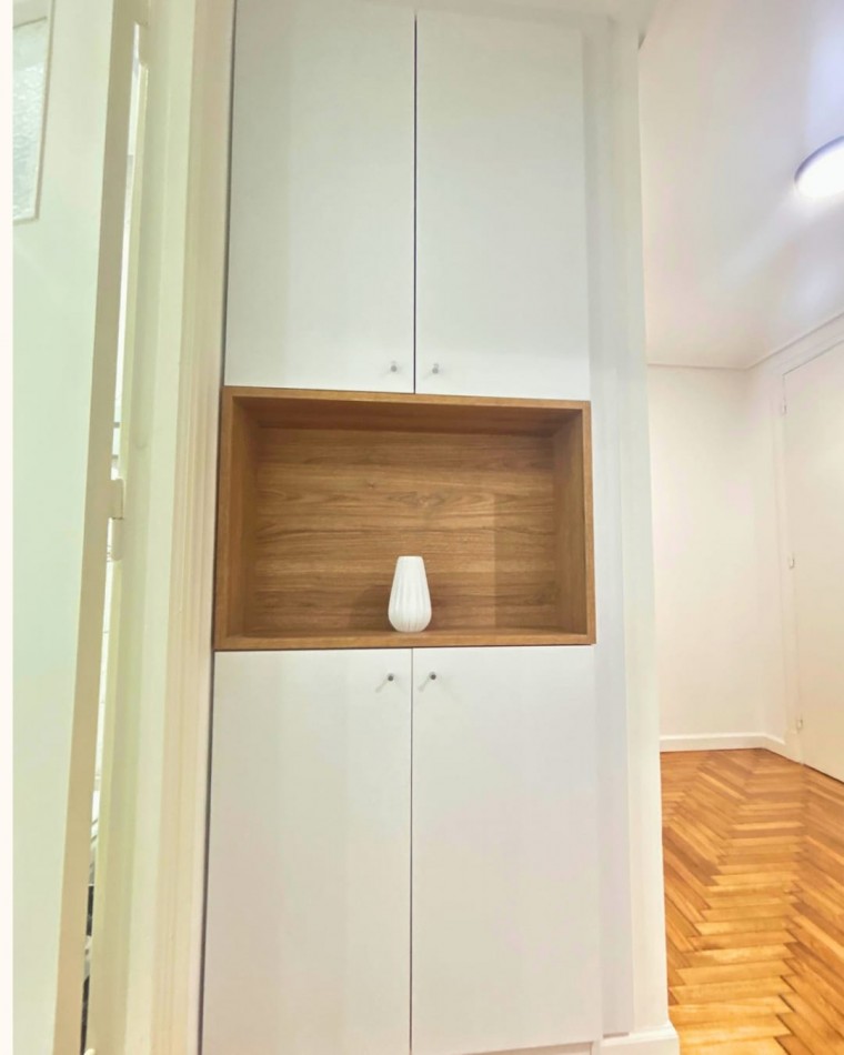 DEPARTAMENTO 2 AMBIENTES AL FRENTE CON DEPENDENCIA, BALCON Y VISTA A PLAZA COLON