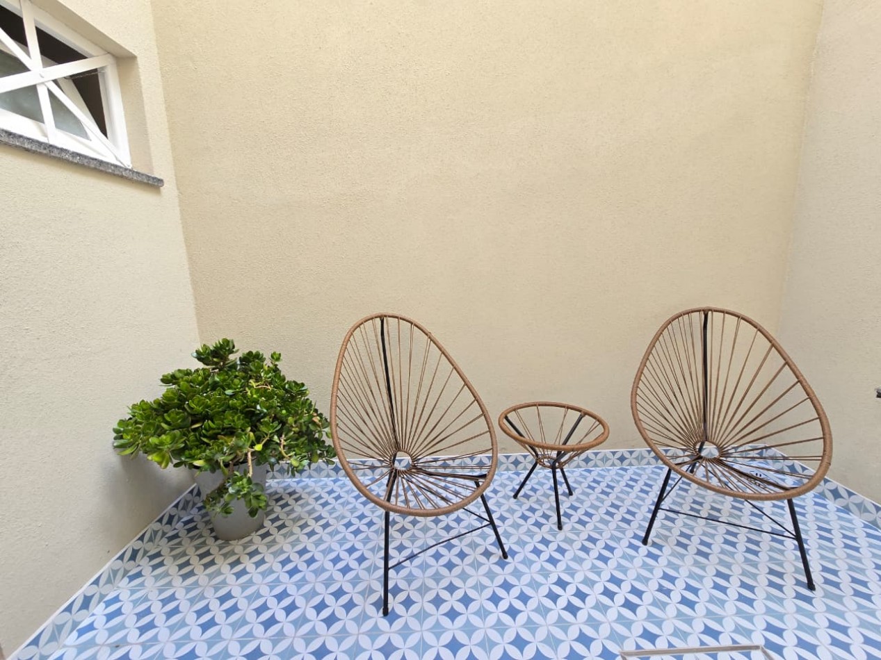 CHALET 3 AMBIENTES RECICLADO A NUEVO CON GARAJE Y PATIO EN BARRIO SAN JOSE