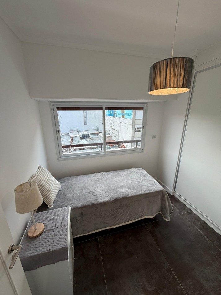 DEPARTAMENTO 4 AMBIENTES A LA CALLE CON VISTA A LA PLAZA, BALCON TERRAZA Y COCHERA EN EL CENTRO